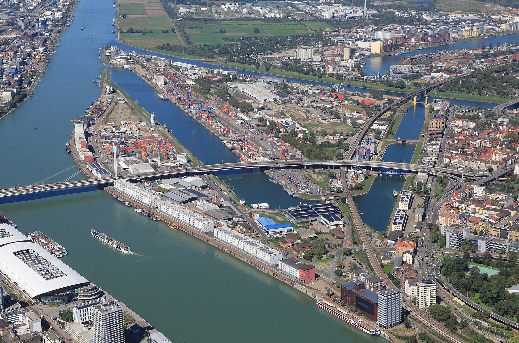 Hochaufgelöste Luftbilder aus der Metropolregion Rhein-Neckar.